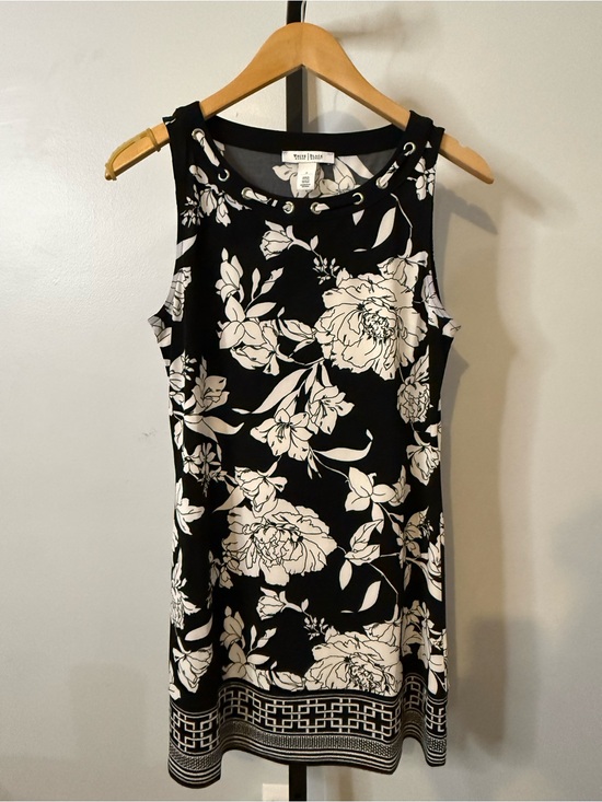 White House Black Market Tops - White House Black Market Black & White Floral Shift Tank or Mini Dress